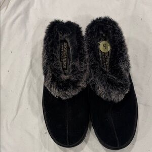 Skechers Women's Cozy Black Slippers with Faux Fur